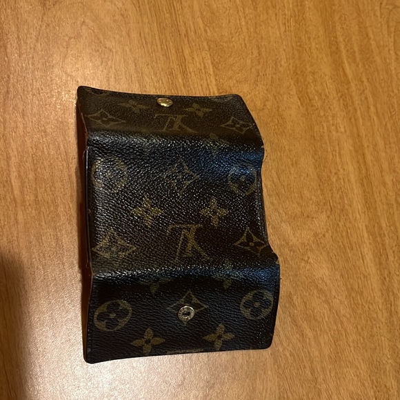 Louis Vuitton 5 Key Holder - Picture 8 of 10